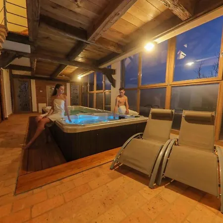 Na Skaluc - Country Estate & Glamping Farmház
