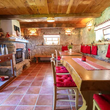 Na Skaluc - Country Estate & Glamping Trobni Dol