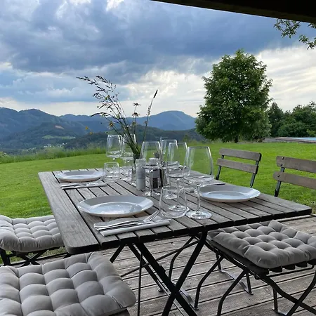 Na Skaluc - Country Estate & Glamping 팜스테이 Trobni Dol