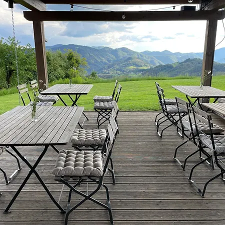 Feriegård Na Skaluc - Country Estate & Glamping Trobni Dol